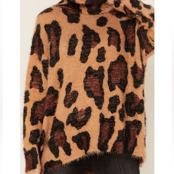 NWOT Show me your MuMu cheetah fever fuzzy turtle neck sweater - Picture 3 of 8